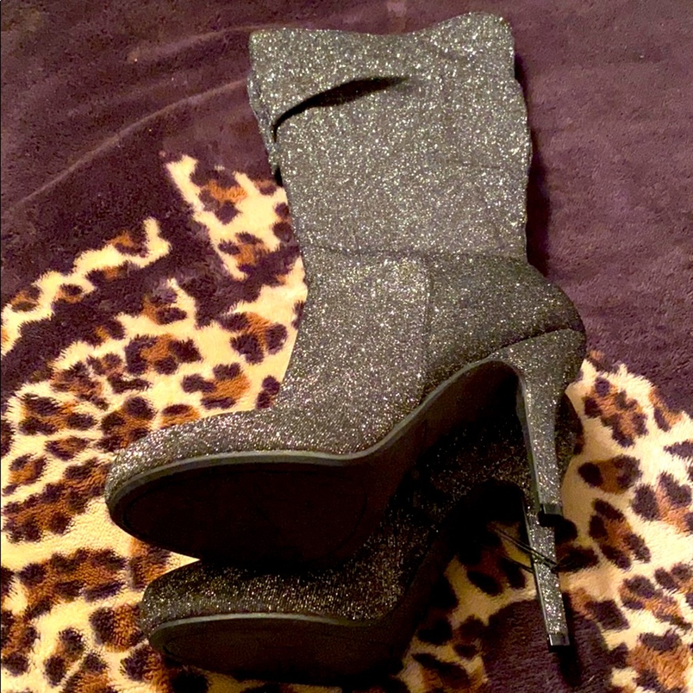 Sparkle gray and silver knee boot Nwob - Picture 3 of 3